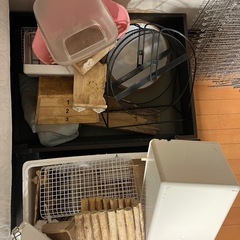 【引取限定】チンチラのケージレイアウト用品 水飲み器チモシー入れ...