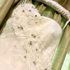 ELLEウエディングドレス(パニエ、ストラップ等セット)の画像