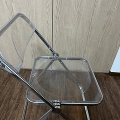 韓国インテリア！クリアチェアの画像