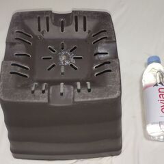 【まだ受付中】10-03 中古 プラスチック製 スクウェア型植木鉢 ダークブラウン これからの季節ガーデニングに如何ですか♪ 早い者勝ちです✨✨の画像