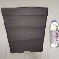 【まだ受付中】10-03 中古 プラスチック製 スクウェア型植木鉢 ダークブラウン これからの季節ガーデニングに如何ですか♪ 早い者勝ちです✨✨の画像