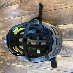 キャノンデール　自転車　ヘルメット　キッズ　の画像