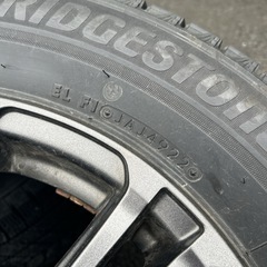 ブリヂストンスタッドレスVRX3 2022年製215/60R16 ホイールの画像