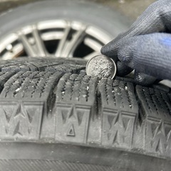 ブリヂストンスタッドレスVRX3 2022年製215/60R16 ホイールの画像