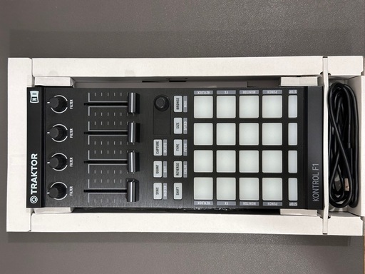 TRAKTOR KONTROL F1 DJリミックスコントローラー 【人気品】TRAKTOR