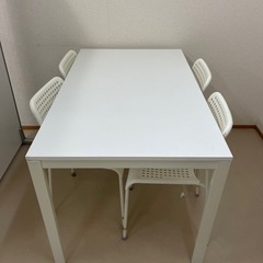 イケヤの机とメーカー不明イス4脚