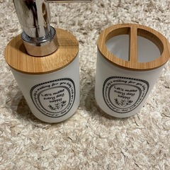 【お取引中】★2点セット~アウトレット品~ハンドソープ 歯ブラシ入れなどにの画像