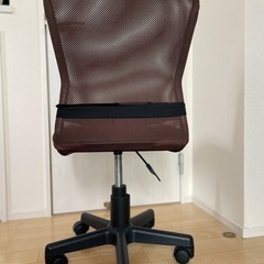 デスクチェア　キャスター付　ブラウンの画像