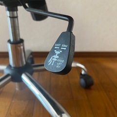 キャスター付き昇降チェア決定済の画像
