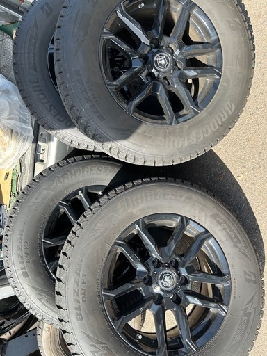 150プラド スタッドレスタイヤ