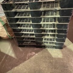プラスチックパレット一枚600円