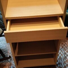 無料　引き出し付き棚（傷穴有り）