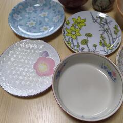 1人分の食器の画像