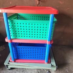 キャスター付き物入れの画像