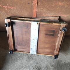 キャスター付き物入れの画像