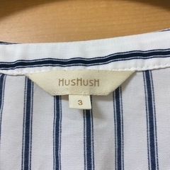 ストライプブラウスの画像