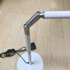 デスクライト　ホワイト　シンプルの画像
