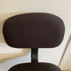 中古のよく見たら汚いパッと見綺麗なデスクチェア
の画像