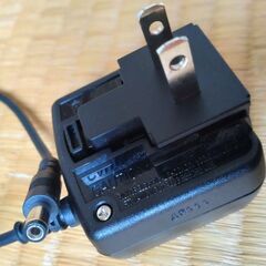 美品 ほぼ未使用 ACアダプタ DC9V 600mA ケーブル長 200cmの画像