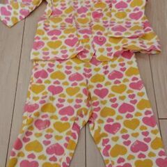ベベ　長袖パジャマ８０センチ