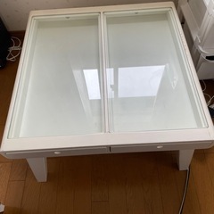 テーブル