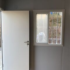 【積雪・豪雨対策済)全面断熱材入 寒冷地仕様 ユニットハウス 三角屋根 排水性能向上プラン コンテナ プレハブ 居住用 仮設 北陸 東北の画像