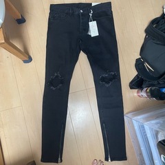 mnml スリムフィットジーンズ