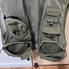カーキ フィッシングベスト 4L GETTの画像