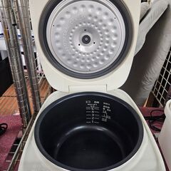 リサイクルショップどりーむ天保山店　No1232　炊飯器　タイガー　2022年製　5.5合炊き　2人以上に最適なサイズです♪の画像