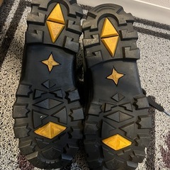 ヴェルサーチのスニーカーの画像