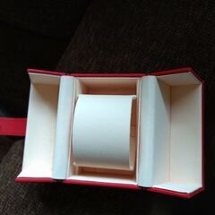 オメガ時計入れの画像