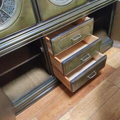 高級家具 彫りガラスキャビネット 日本製手作りなら木 2段分割可能 ビンテージ家具の画像