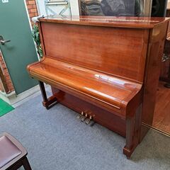 中古アップライトピアノ　アポロA360 。