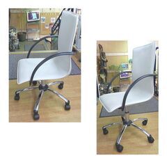 ワークチェア ドルフィン  ニトリ 昇降イス 肘・キャスター付き アイボリー OAチェア 西岡店の画像