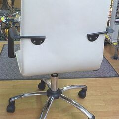 ワークチェア ドルフィン  ニトリ 昇降イス 肘・キャスター付き アイボリー OAチェア 西岡店の画像