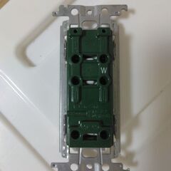 アース付コンセント　WTF133139Wの画像