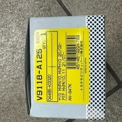 トヨタ純正パッドとエアクリーナーの画像