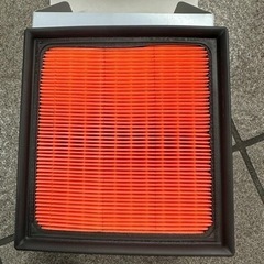 トヨタ純正パッドとエアクリーナーの画像