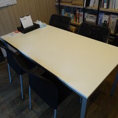 4人掛けオフィス用テーブル＆椅子4つ付き