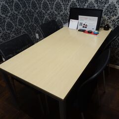 4人掛けオフィス用テーブル＆椅子4つ付きの画像