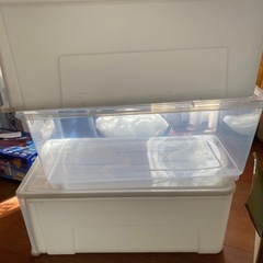 （お話し中）衣装ケース３つの画像