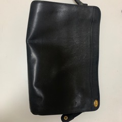 黒革バッグ