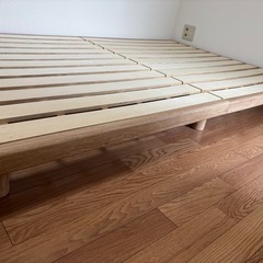 セミダブルベッドフレームの画像