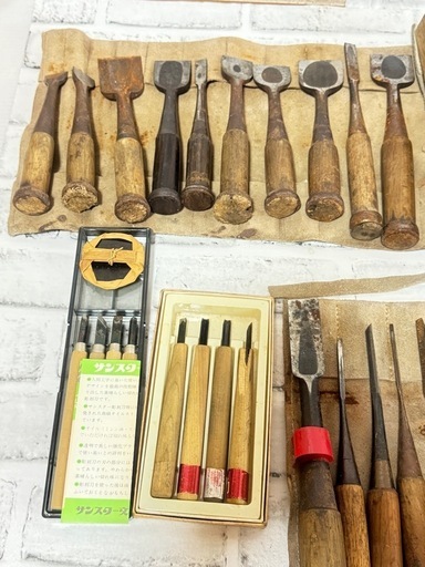 P471 鑿・のみ 彫刻刀 鉋・かんな まとめて110点以上 総重量約12kg 宝蔵院万太郎 十文字槍/替刃式鉋 河怡/平常心 道/助春/弥太郎/正清/藤吉郎他 P471 鑿・のみ 彫刻刀 鉋・かんな まとめて110点以上 総重量約12kg