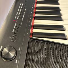 ヤマハ　電子キーボード　電子ピアノ　ピアジェーロ　NP-12B（黒）　譜面立て、電源アダプタ、スタンド、ペダル、椅子つき　2016年製の画像