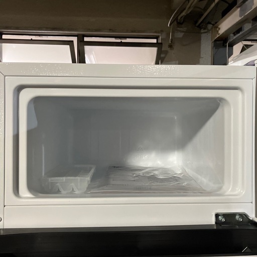 I 2503-1005 Hisense ノンフロン冷凍冷蔵庫 HR-B91E3W 2023年製 全定格内容積87L  取扱説明書付き 