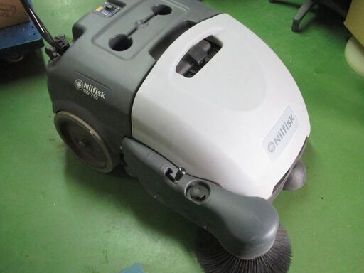◆ニルフィスク 自走式スイーパー SW750 バッテリーモデル　駐車場や店舗の掃除に◆