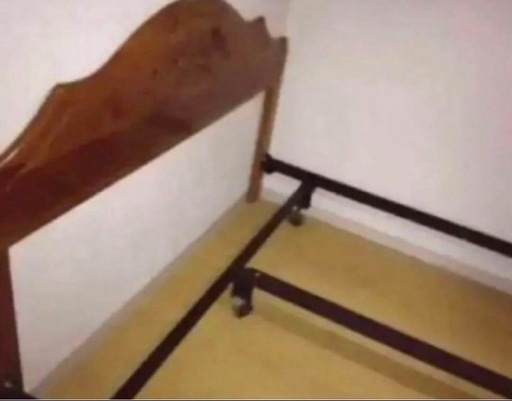 アメリカ製クィーン サイズベッドフレーム シモンズ アイアンフレームキャスター付