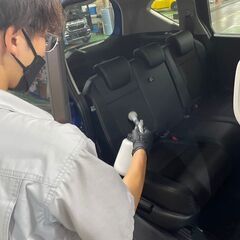 洗車、車内清掃スタッフの画像