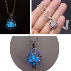光るロータスネックレス/蓮の花（新品）の画像